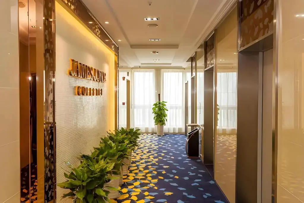 Чэнду: James Joyce Coffetel Chengdu Century City Convention and Exhibition Center