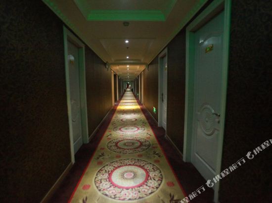 Мэйшань: Jinting Hotel (Meishan Dongpo Impression Water Street City Hospital)