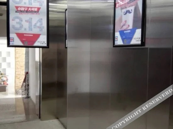 Чжэнчжоу: π HOTEL (DENGFENG BUS STATION SHAOLIN TEMPLE)