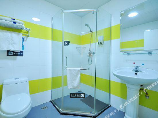 Тяньцзинь: 7 Days Inn Tianjin Jintang Main Road Pipe Company Light Rail Station