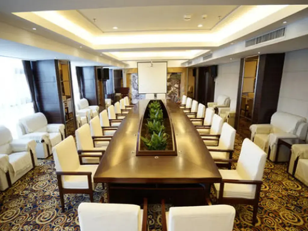 Чжумадянь: Vienna International Hotel (Zhumadian Huayuan Xuefu)
