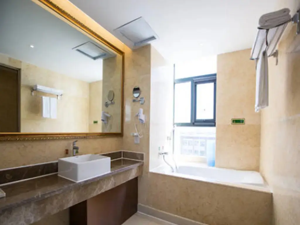 Чжумадянь: Vienna International Hotel (Zhumadian Huayuan Xuefu)