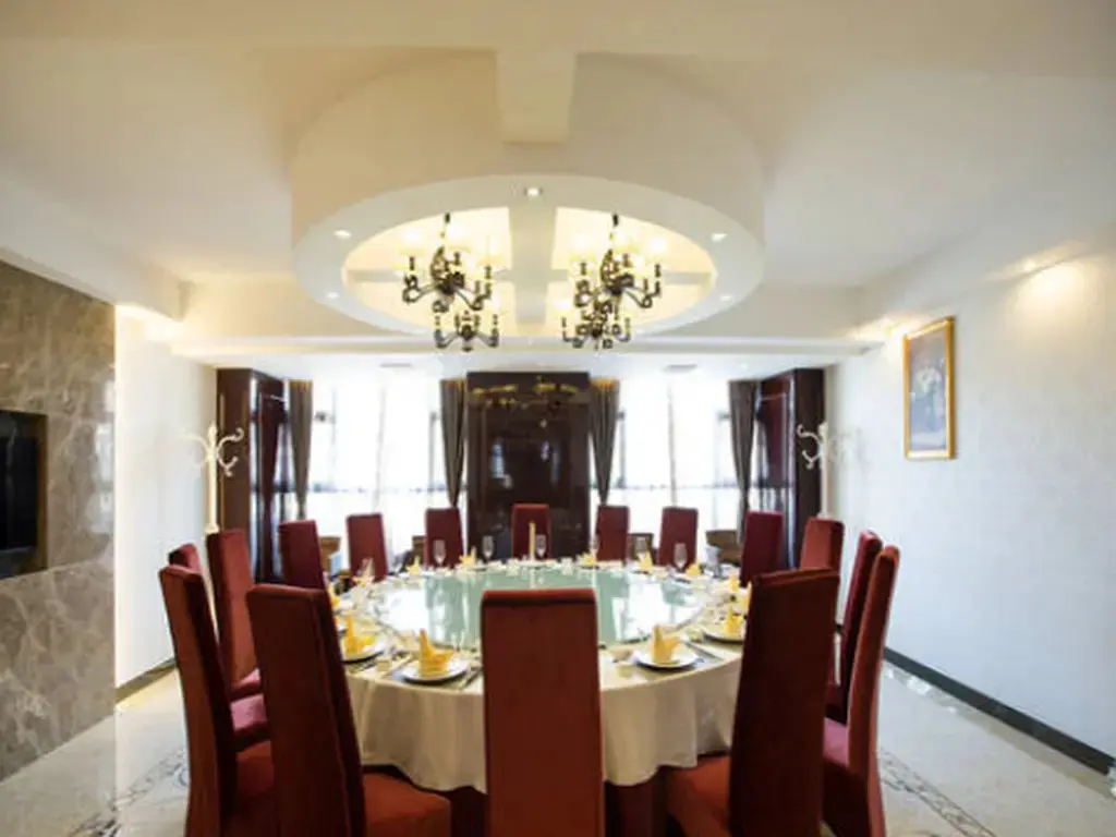 Чжумадянь: Vienna International Hotel (Zhumadian Huayuan Xuefu)