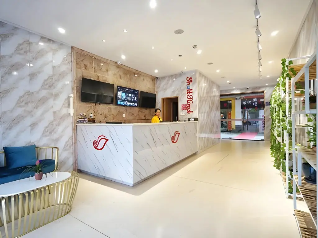 Шанхай: Shell Shanghai Baoshan District  Songbin Road Subway Station Hotel