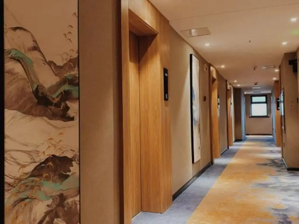 Тайюань: H Hotel (Taiyuan South Railway Station, Shanxi University)