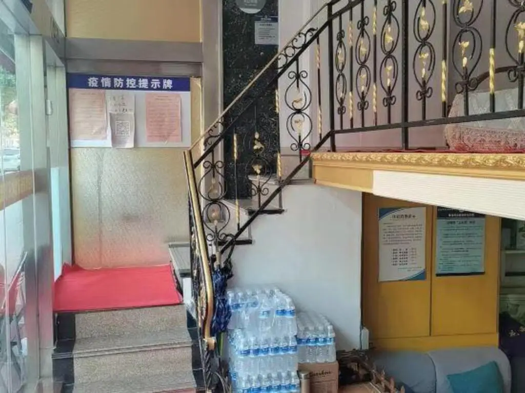 Циндао: Hongfurui Business Hotel