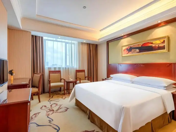 Фошань: Vienna Hotel (Foshan West Railway Station Airport Branch)