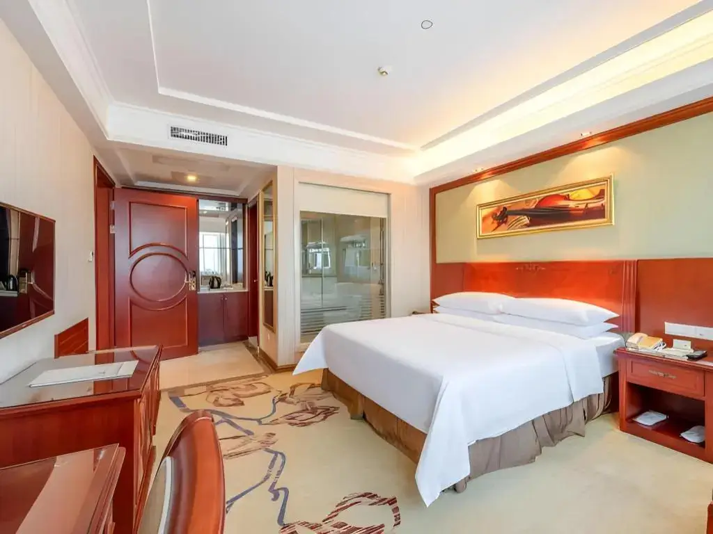 Фошань: Vienna Hotel (Foshan West Railway Station Airport Branch)