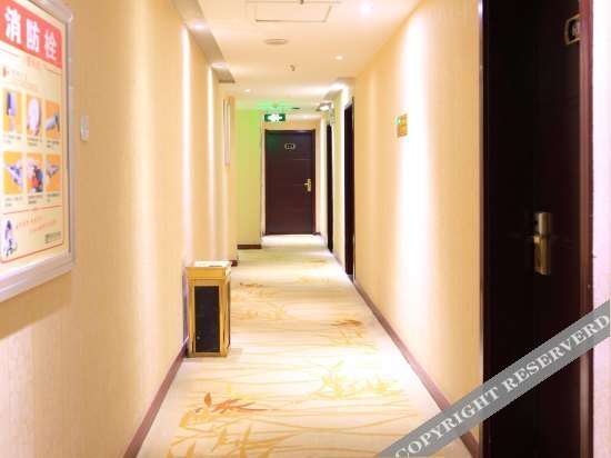 Чжэнчжоу: Like Modern Hotel(Zhengzhou East Railway Station Exhibition Center)