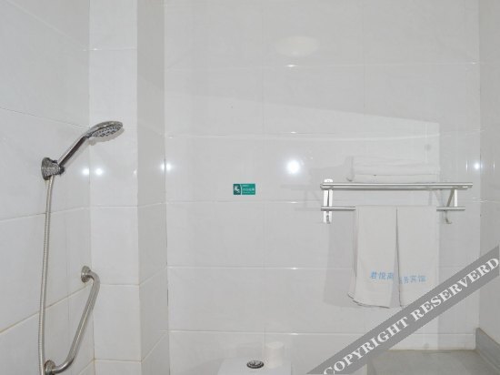 Циндао: Jun Yue Business Hotel