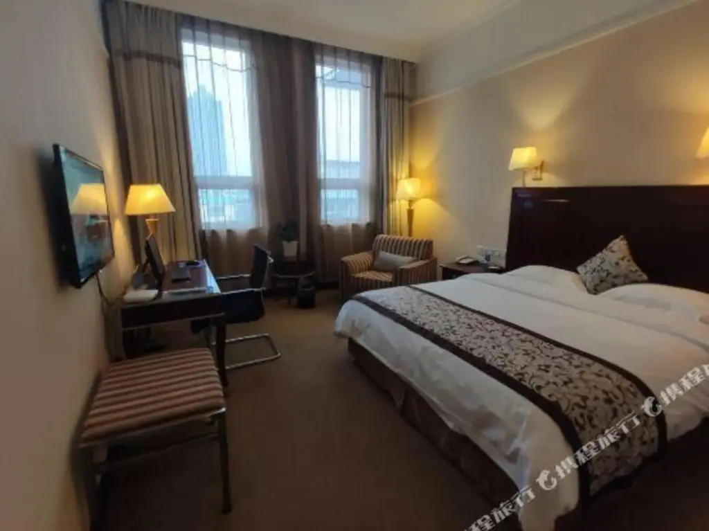 Лохэ: Kai Yue Hotel