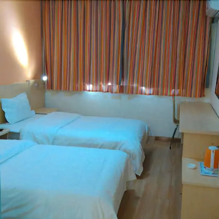 Линьи: Huacheng Hotel