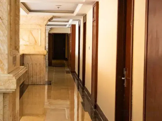 Циндао: Qingdao Laixi White Egret Lake Hotel