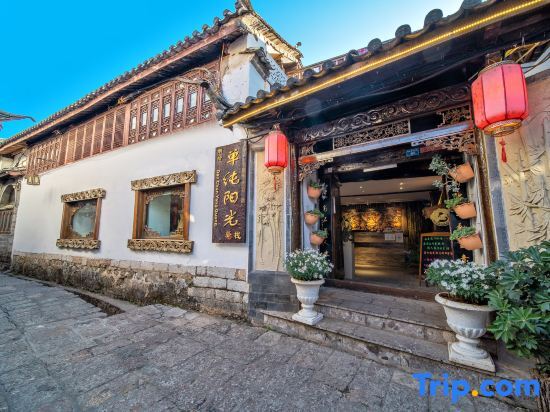 Лицзян: Lijiang pure sunshine · panoramic view of the ancient city and snow mountain
