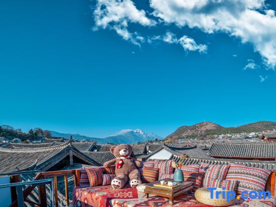 Лицзян: Lijiang pure sunshine · panoramic view of the ancient city and snow mountain