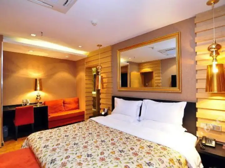 Куньмин: Mandan Hotel (Kunming Dongfeng Square Subway Station)