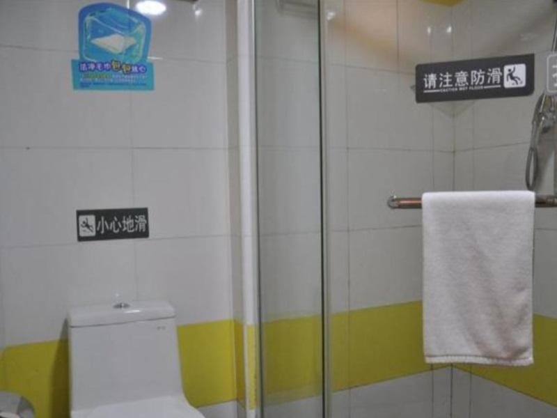Чэнду: 7 Days Inn (Chengdu North Railway Station Wukuaishi)