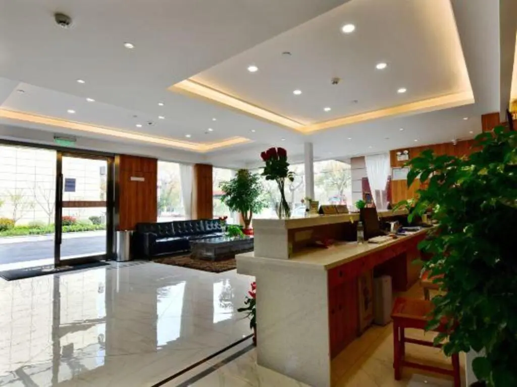 Шанхай: Shanghai Shenguang Hotel (College of electronics and information technology store)