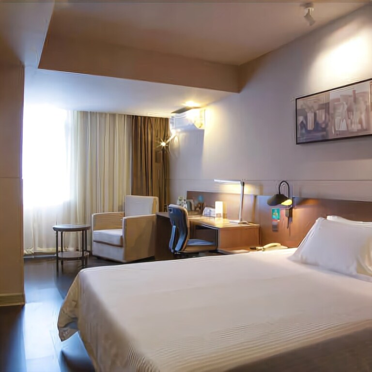Ухань: Jinjiang Inn Select