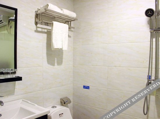 Шэньчжэнь: Huachen Four Seasons Hotel (Shenzhen North Railway Station Minzhi Subway Station)