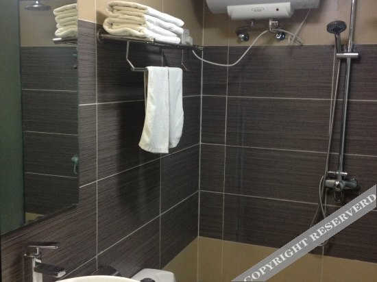 Цянью: Ziyouren Holiday Hotel (Zhashui Passenger Terminal Branch)
