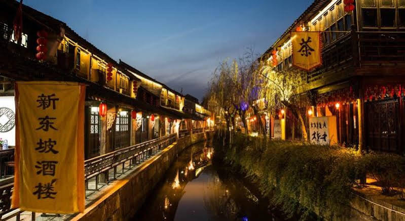 Цзясинь: New Century Yanguan Ancient Town