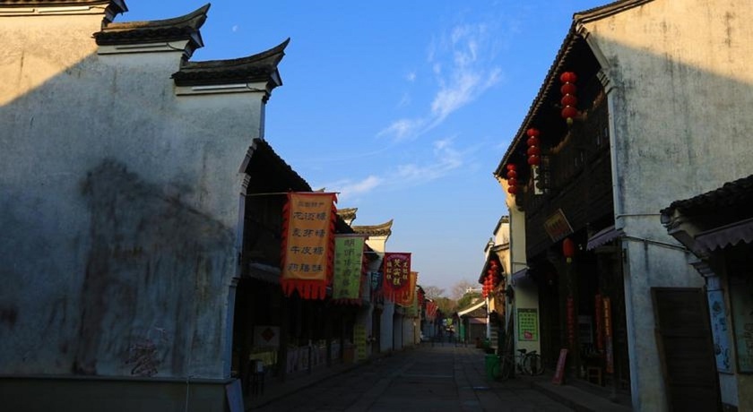 Цзясинь: New Century Yanguan Ancient Town