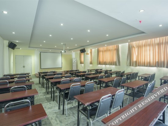 Цзинань: Jiayi Hotel (Jinan Hualian Life Plaza Jinan University Branch)