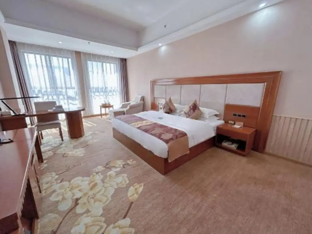 Линьцан: Golden Begonia Donggang Hotel Lincang