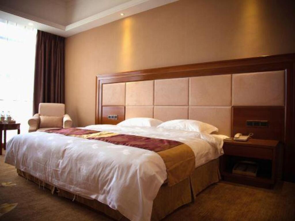 Линьцан: Golden Begonia Donggang Hotel Lincang