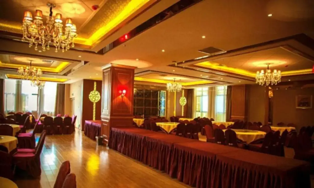 Линьцан: Golden Begonia Donggang Hotel Lincang