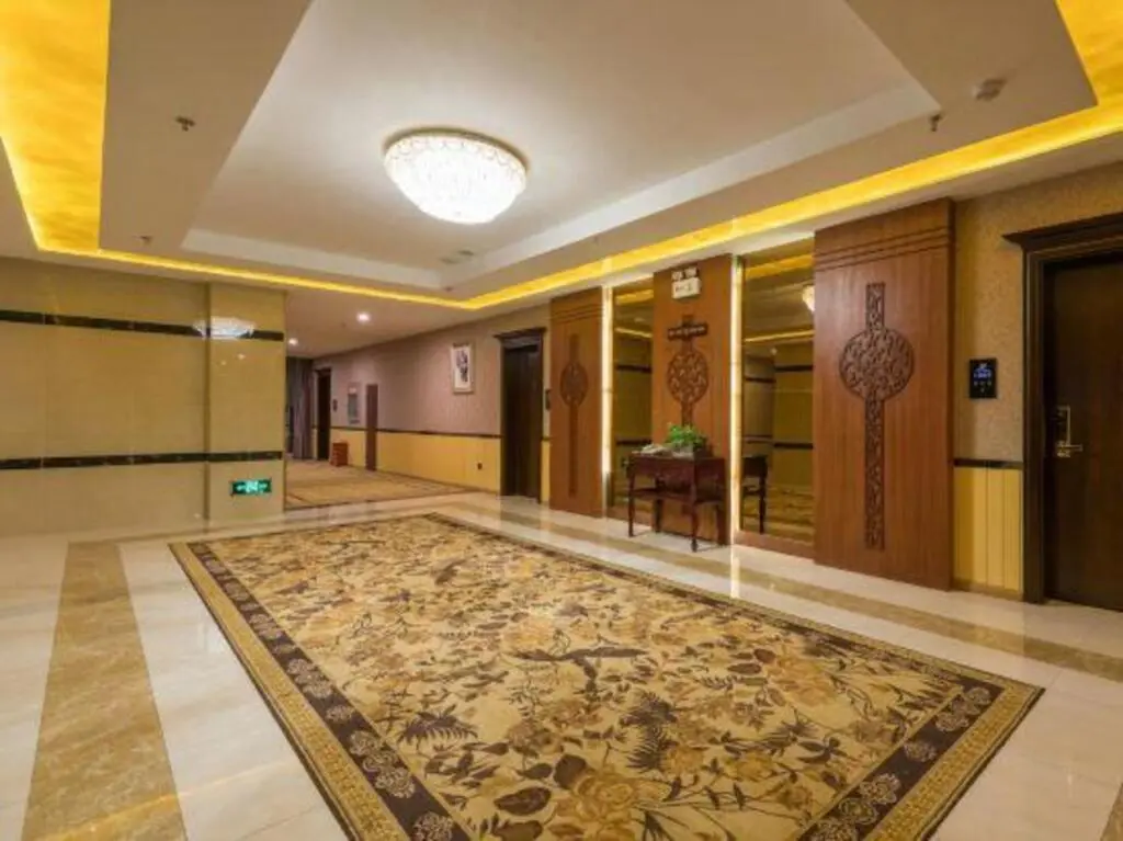Линьцан: Golden Begonia Donggang Hotel Lincang