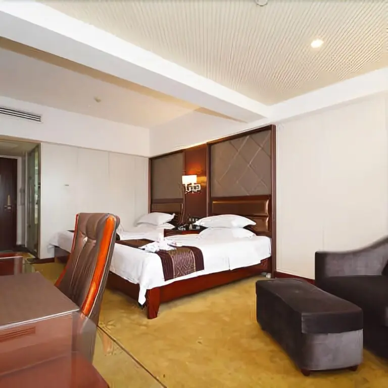 Ксучанг: Yuebanwan Hotel (Fat Donglai at Xuchang Railway Station)