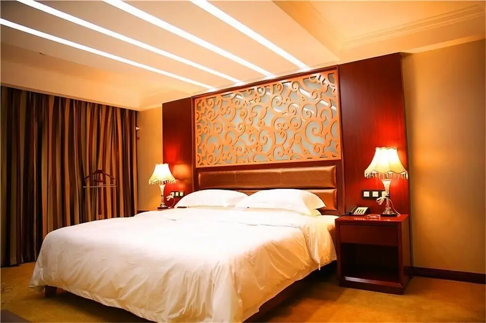 Ксучанг: Yuebanwan Hotel (Fat Donglai at Xuchang Railway Station)