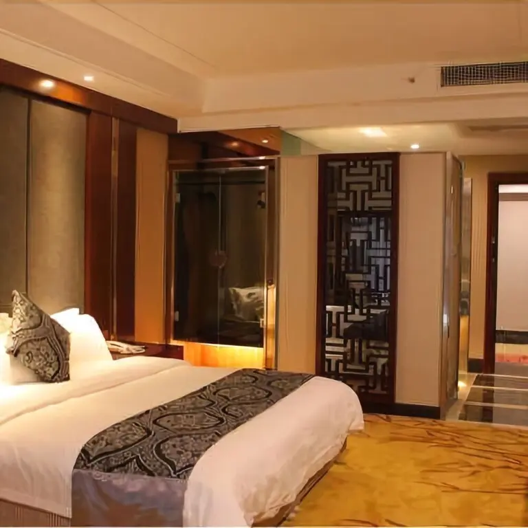 Ксучанг: Yuebanwan Hotel (Fat Donglai at Xuchang Railway Station)