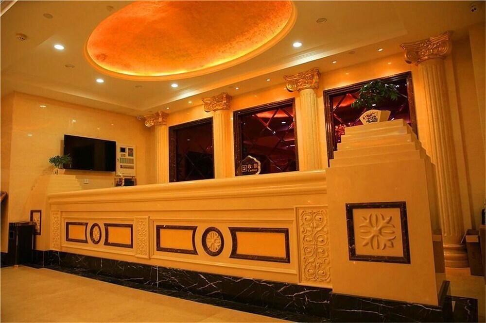 Yuebanwan Hotel (Fat Donglai at Xuchang Railway Station) — фото 1