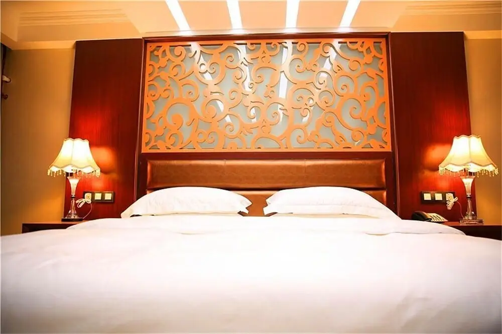 Ксучанг: Yuebanwan Hotel (Fat Donglai at Xuchang Railway Station)