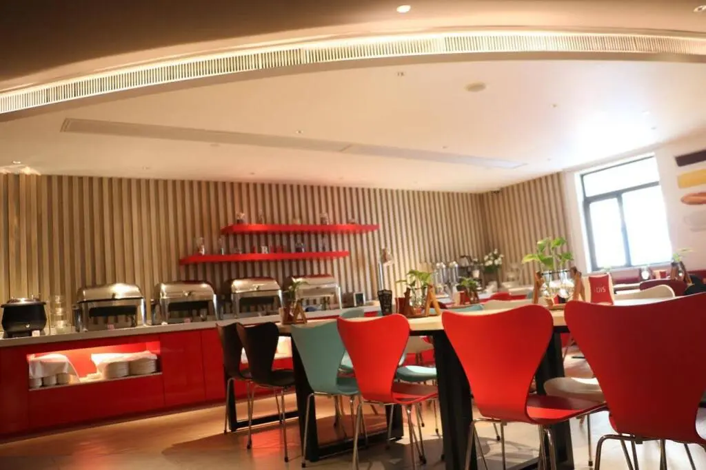 Шанхай: ibis Shanghai North The Bund Zhoujiazui Road