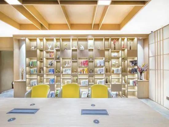 Гуанчжоу: GuangZhou Baiyun Station Sanyuanli Avenue Atour Hotel
