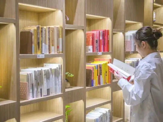 Гуанчжоу: GuangZhou Baiyun Station Sanyuanli Avenue Atour Hotel