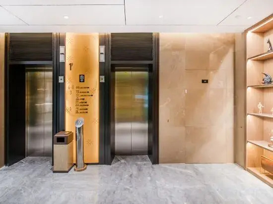 Гуанчжоу: GuangZhou Baiyun Station Sanyuanli Avenue Atour Hotel