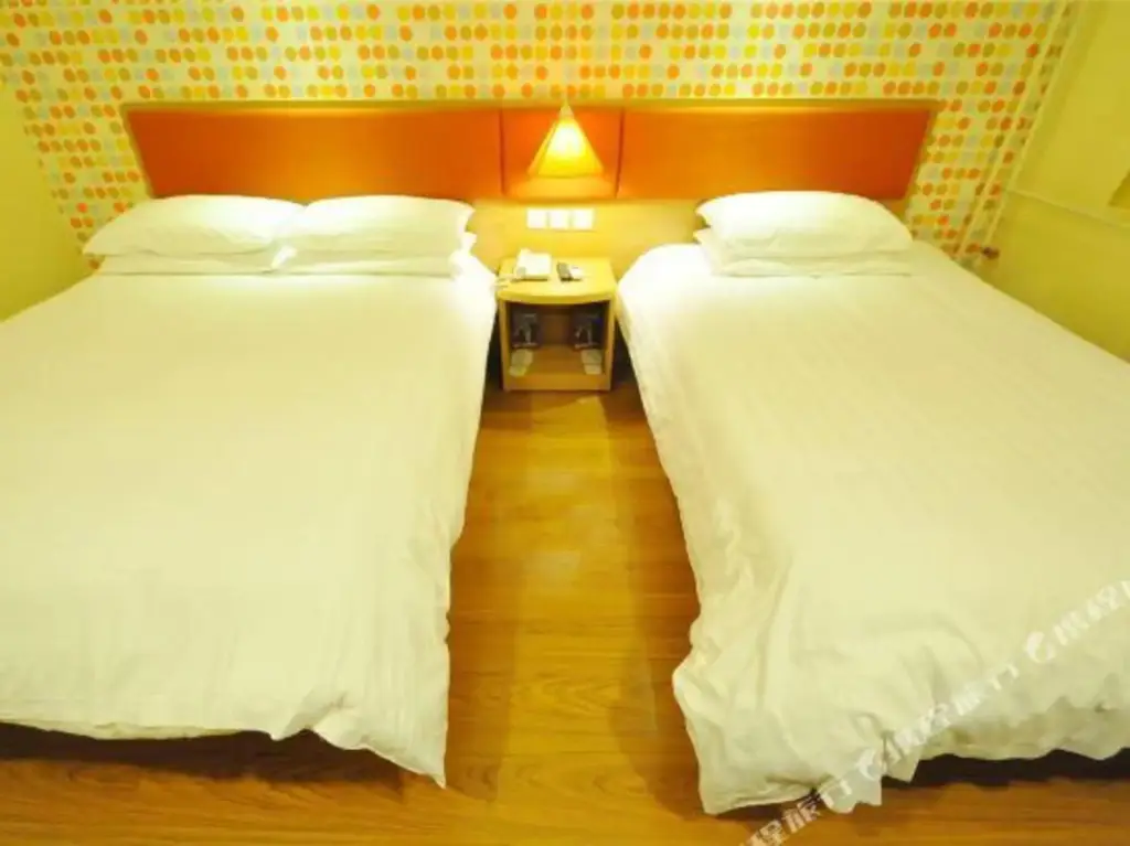 Линьи: Homeinn Hotel (Fei County Heping Road County Government)