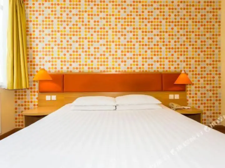 Линьи: Homeinn Hotel (Fei County Heping Road County Government)