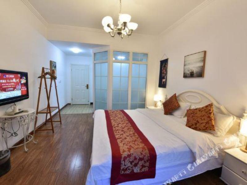 Сянси: Jiuye Banshan B&B (Phoenix Ancient Town Store)