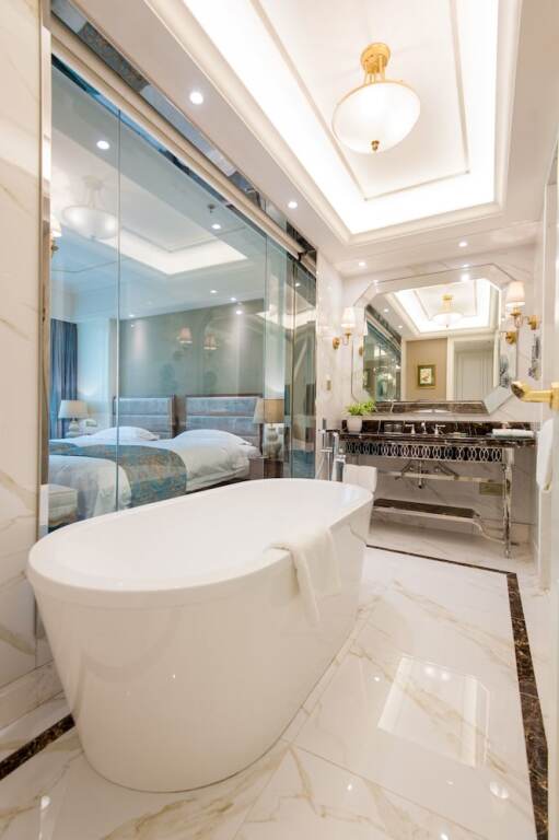 Циндао: Qingdao Laoshan Bay Hotel