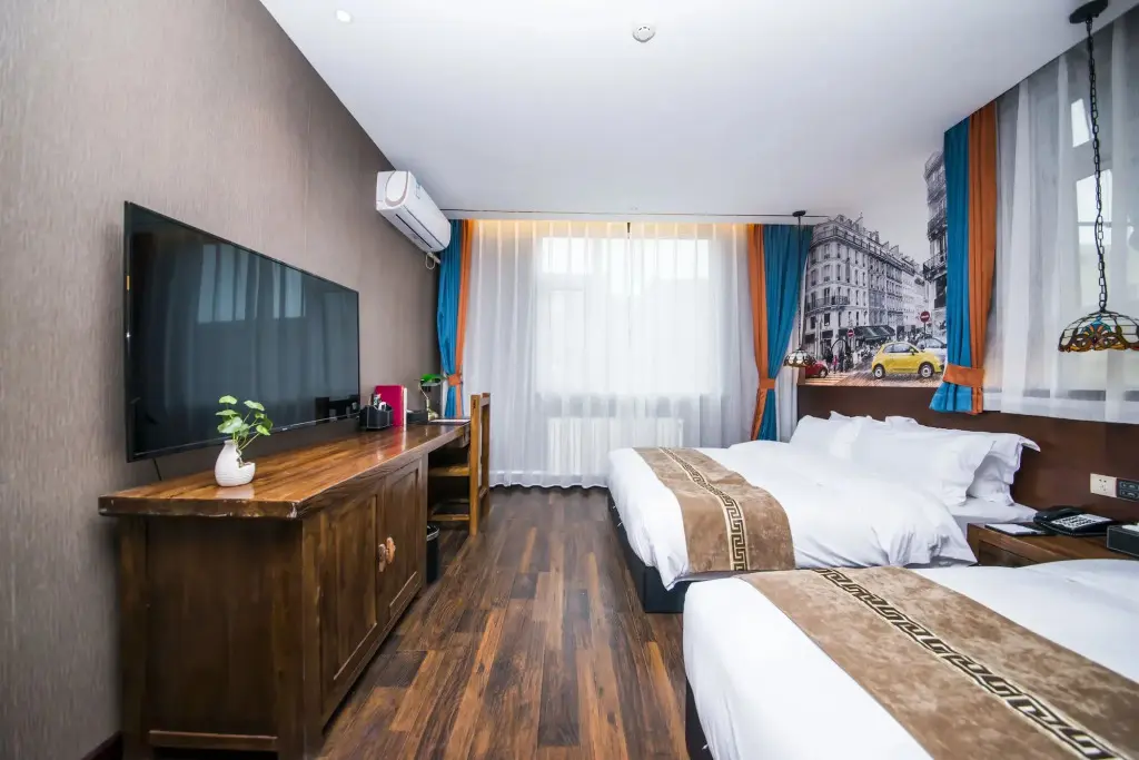 Циндао: MG Hotel - St. Michael's Cathedral, Qingdao