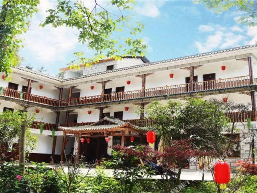 Яань: Tianranju Inn