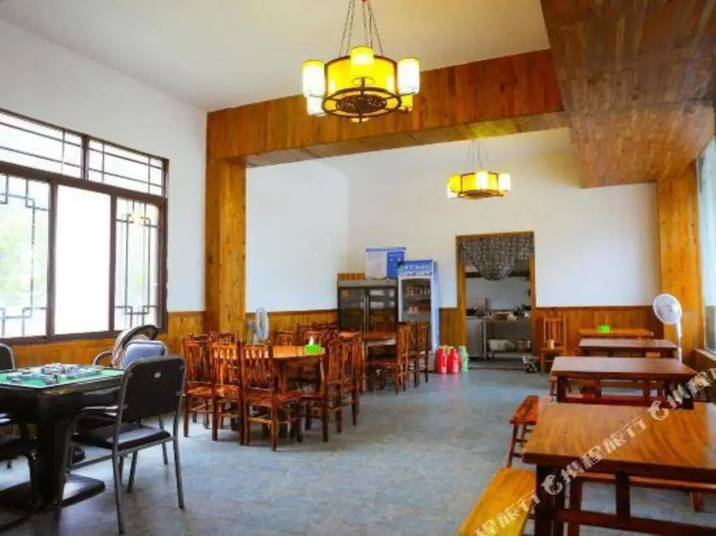 Яань: Tianranju Inn