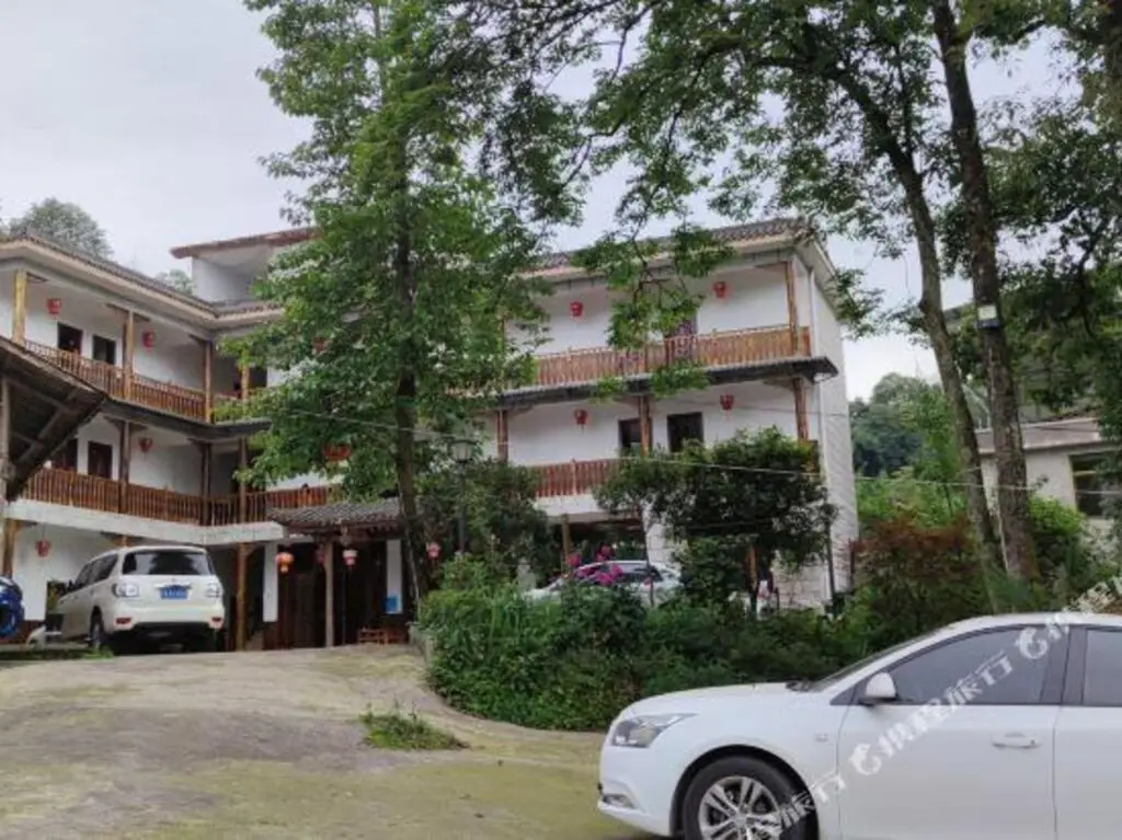 Яань: Tianranju Inn