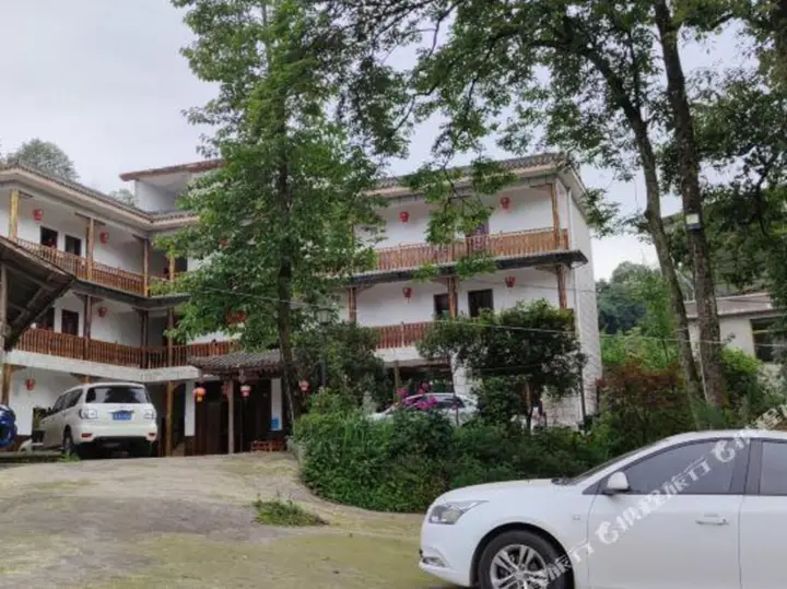 Яань: Tianranju Inn